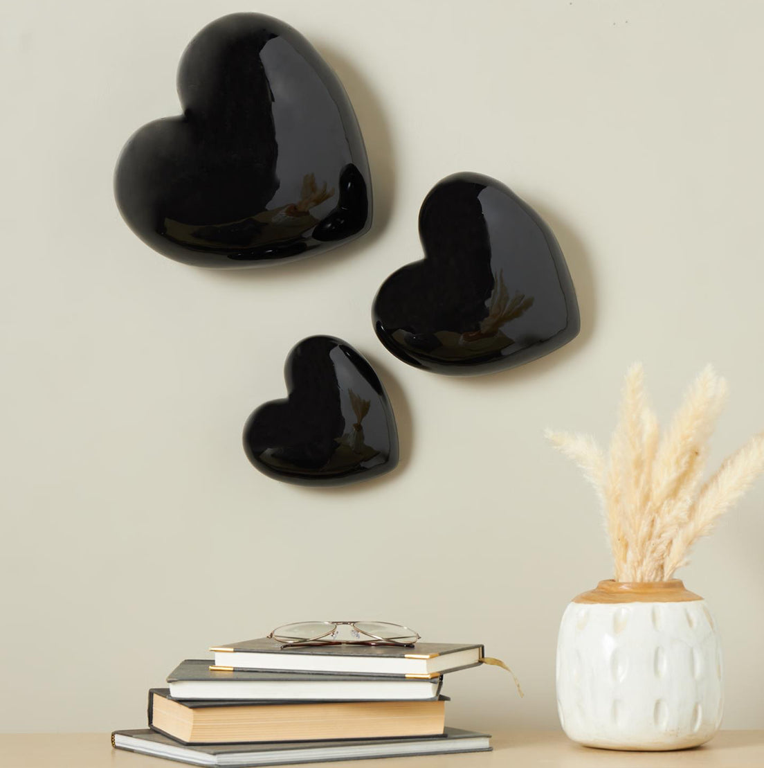 Black Ceramic Heart Slanted Wall Decor Set