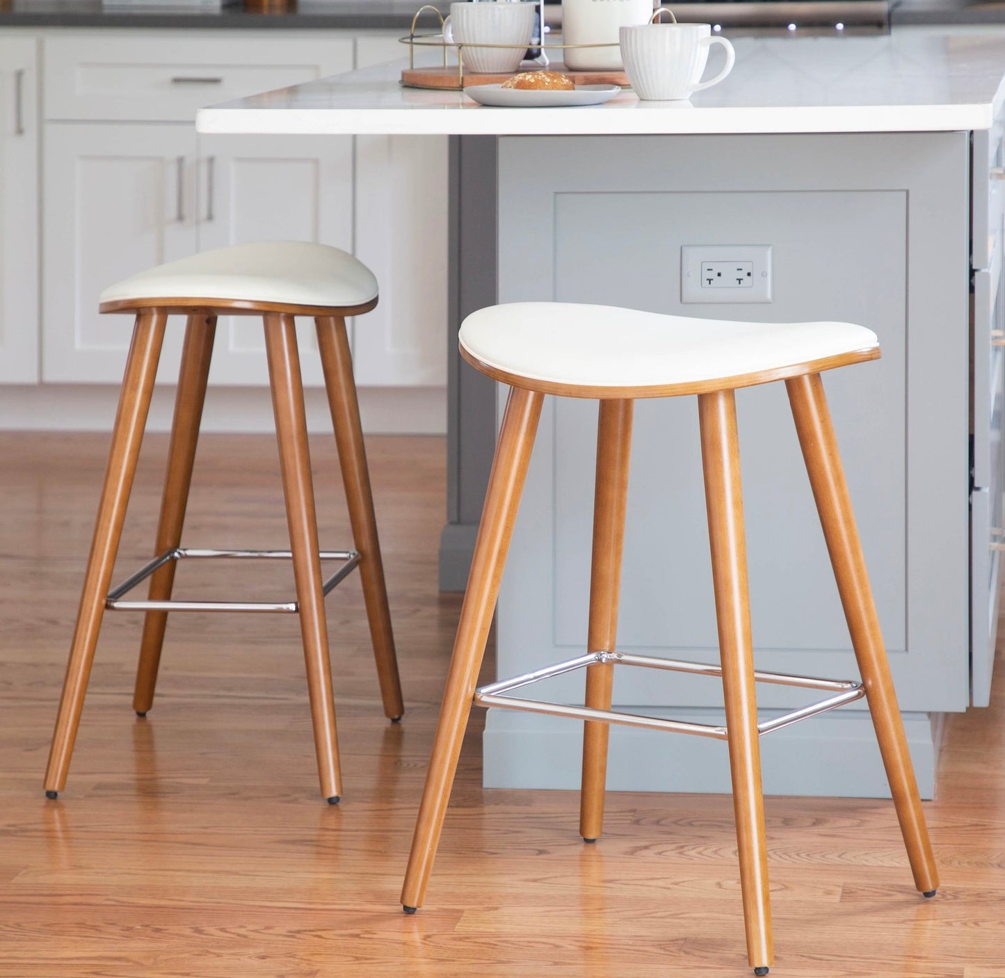 Saddle Fixed-Height Stool
